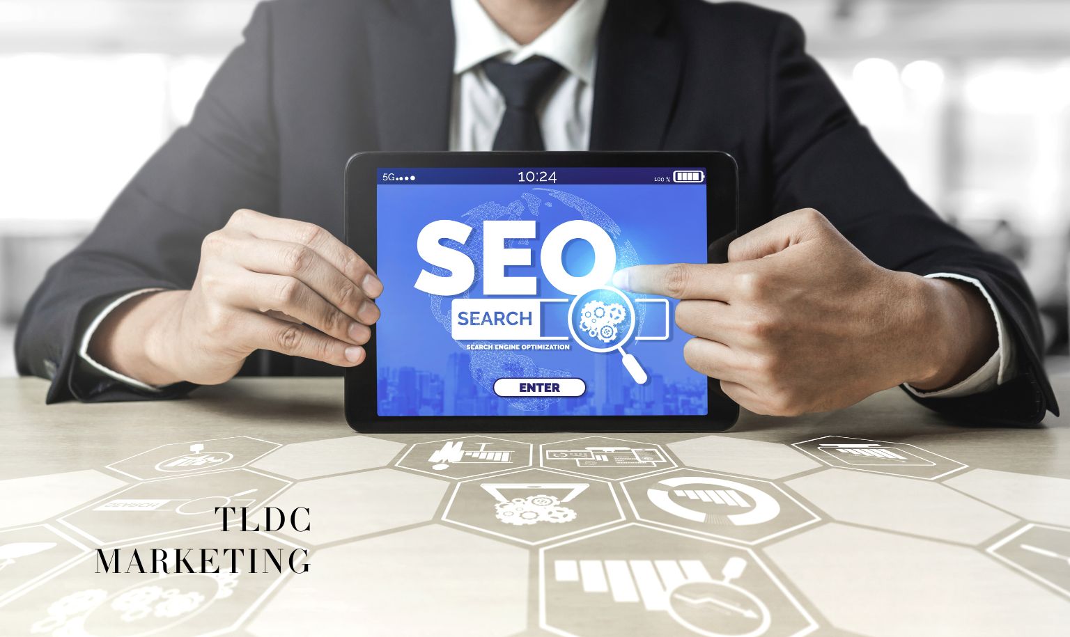 Simple comparison of standard SEO and AI SEO goals and tactics.